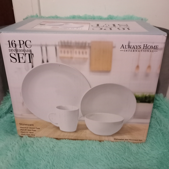 Dinner set - Picture 1 of 1